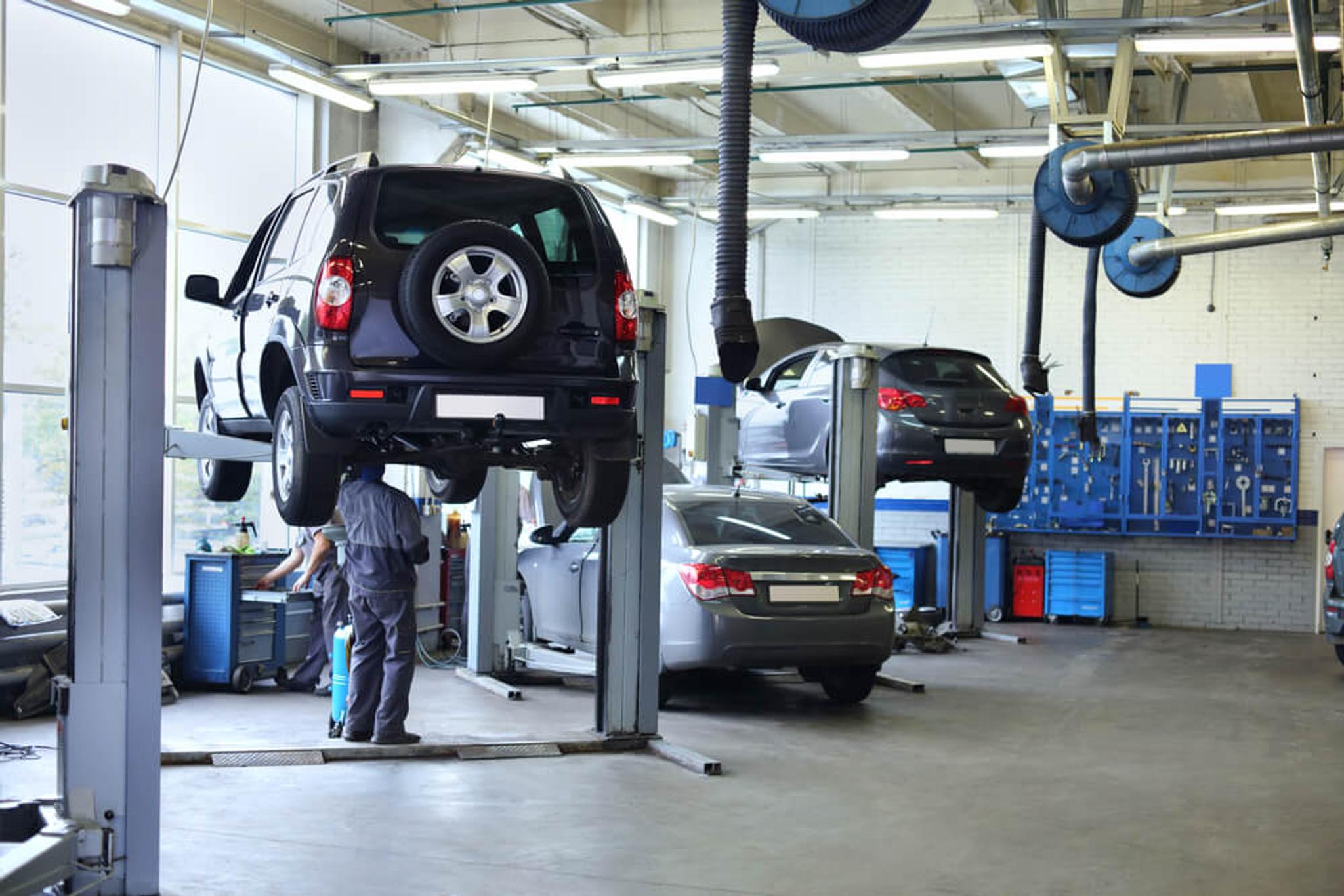 inspección técnica del vehículo, coche en el taller, inspección técnica del vehículo